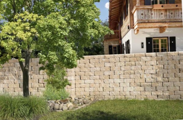Gerlo Castell UnoStone Mauer in Beige-Hell mit Garten