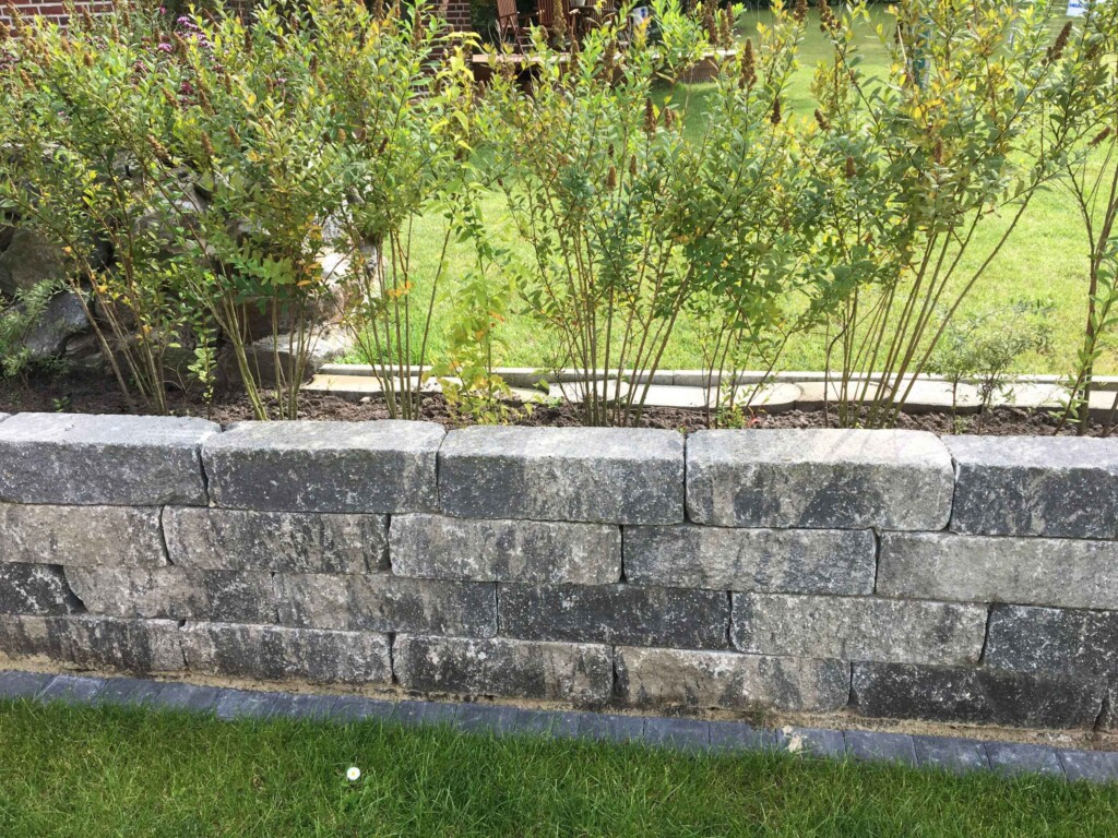 Mauersteine Gerlo Castell mit Blumen