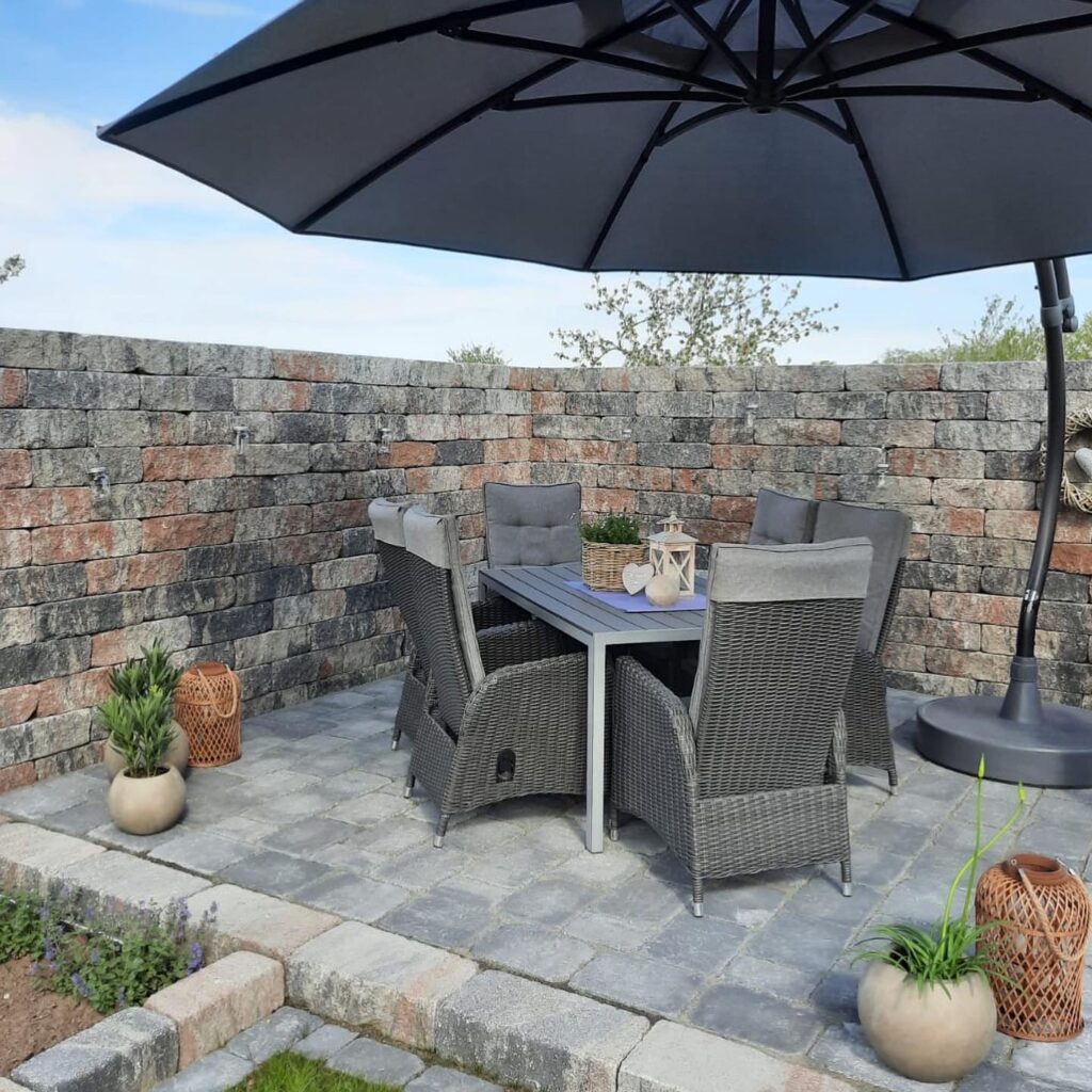 Mauer auf einer Terrasse mit GerloCastell Unostone