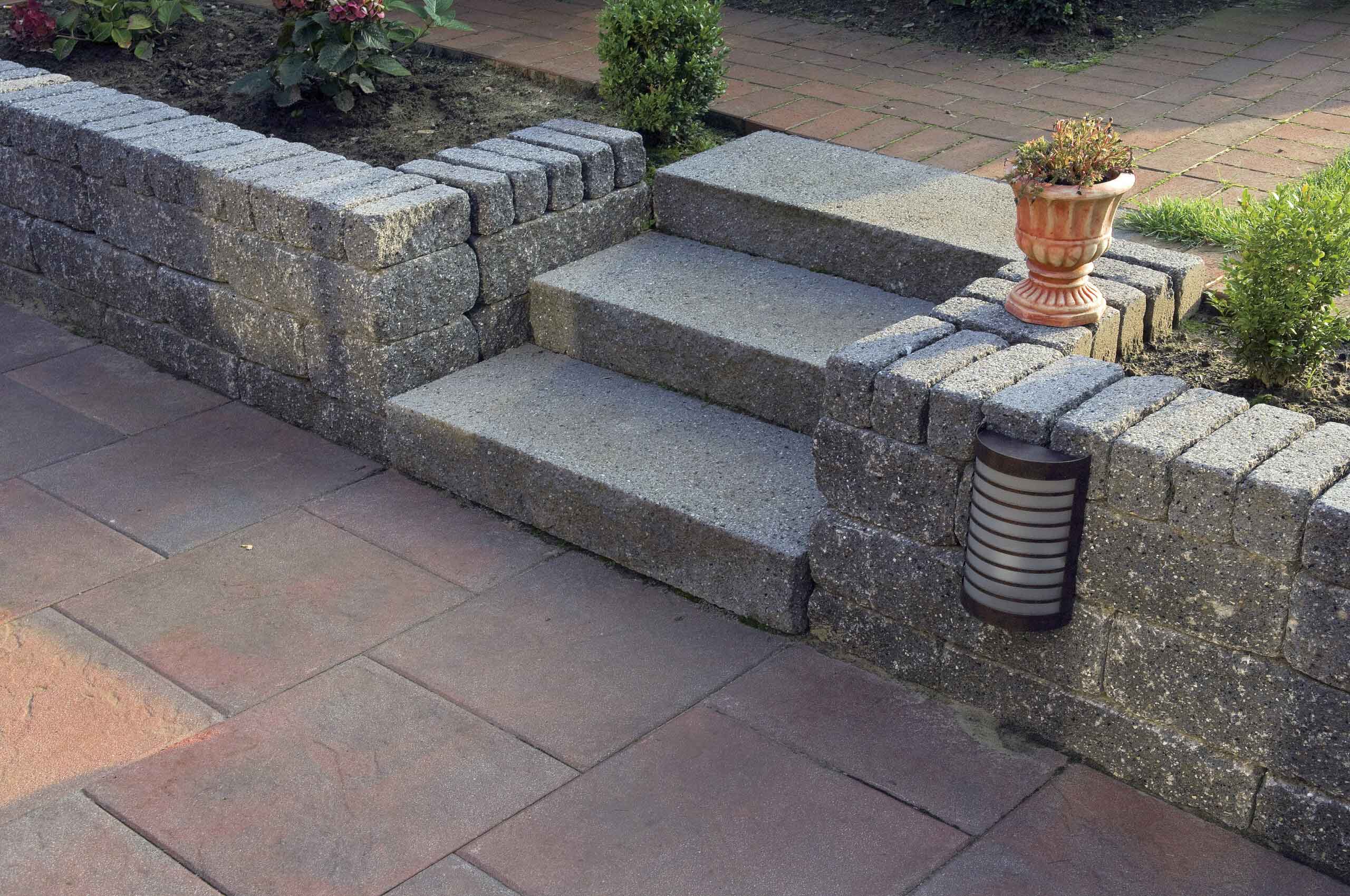 GerloRusik rot-schwarz, Blockstufen, XL, Ziermauer anthrazit