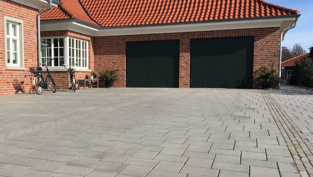 Ökopflaster Pflastersteine vor Garage