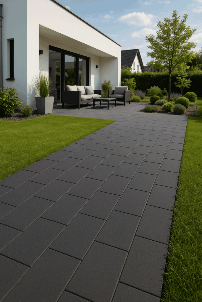 Ökopflaster Residenz Pflaster Anthrazit im Garten als Terrasse