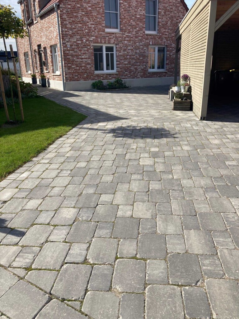 Pflastersteine-OM-Antik-Grau-Schwarz-Verlegebeispiel