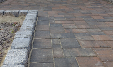 Weg mit Residenz Pflaster in Muschelkalk Optik