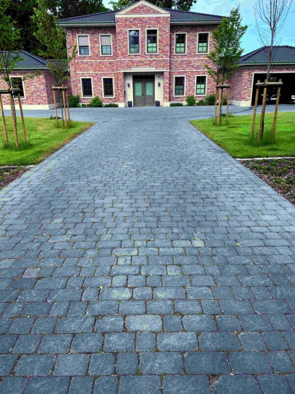 Senolo Antik Pflastersteine vor Haus