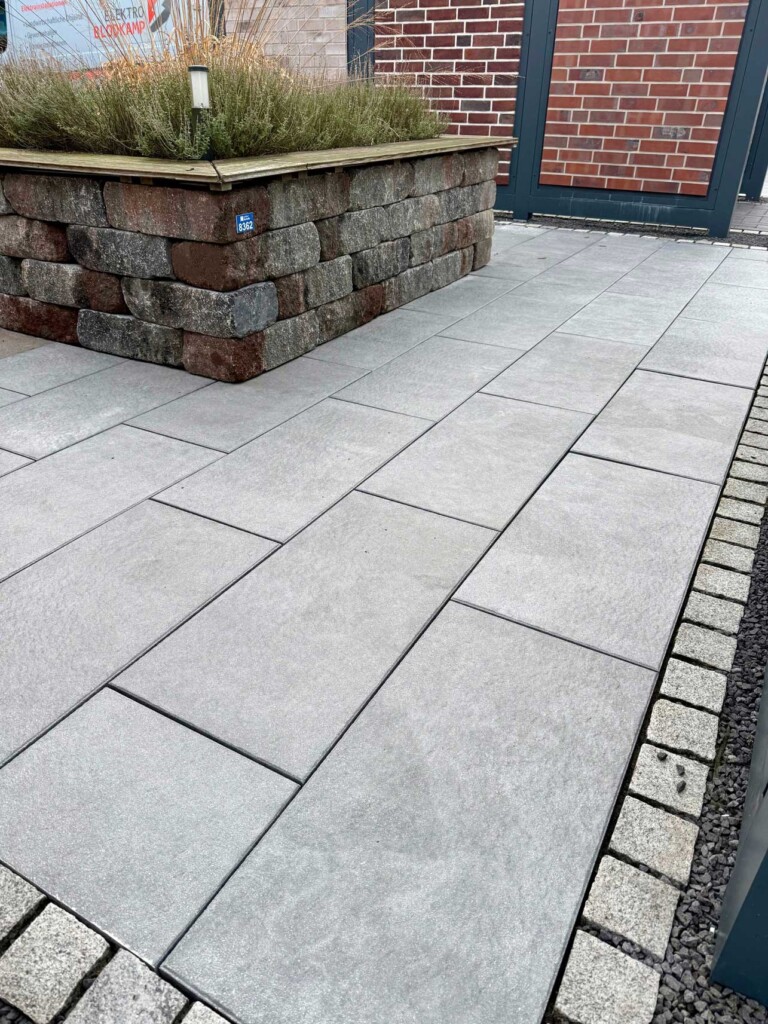 Terrassenplatte-Gerlo-Line-Grphtiew