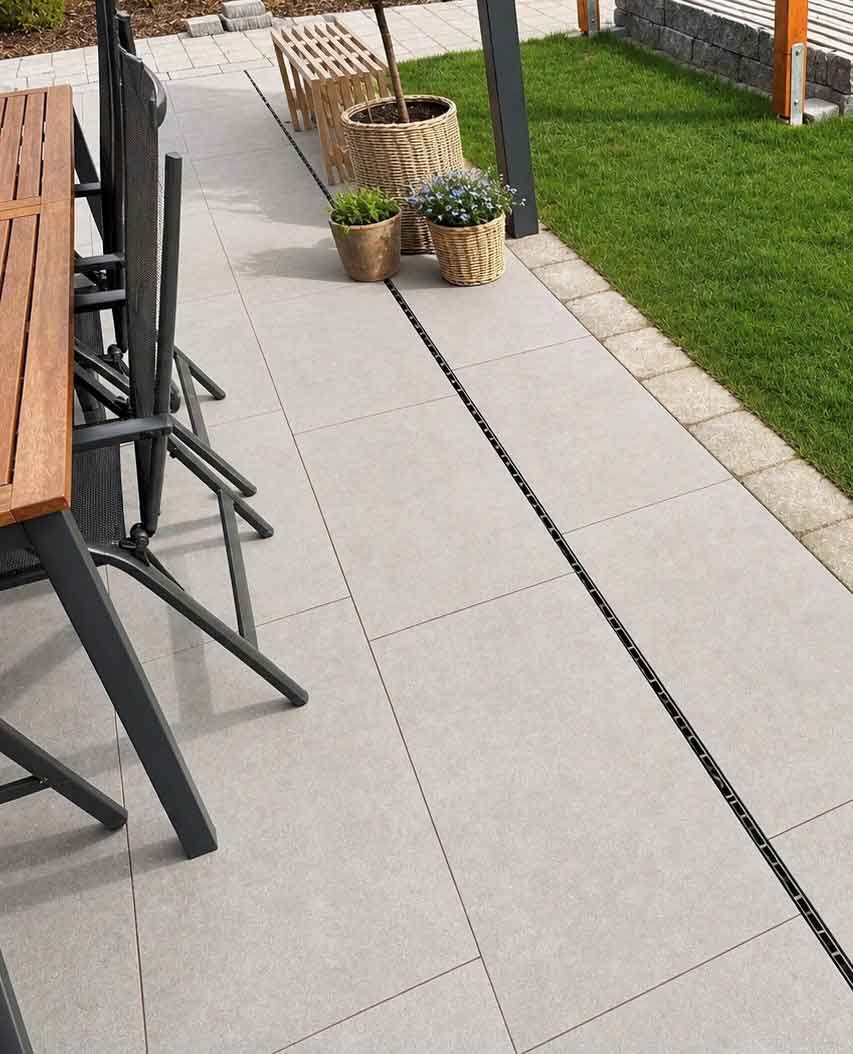 Terrassenplatten Concreto Cemento Grigio auf Terrasse