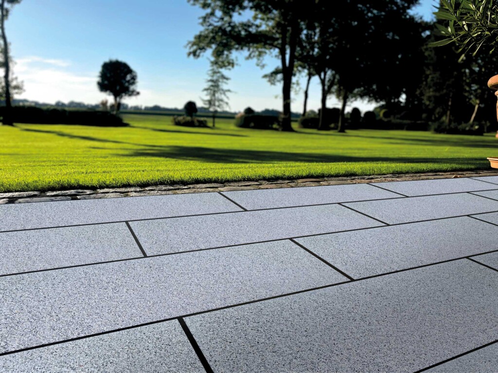 Terrassenplatten Gerlo Lager New Style Anthrazit auf Terrasse