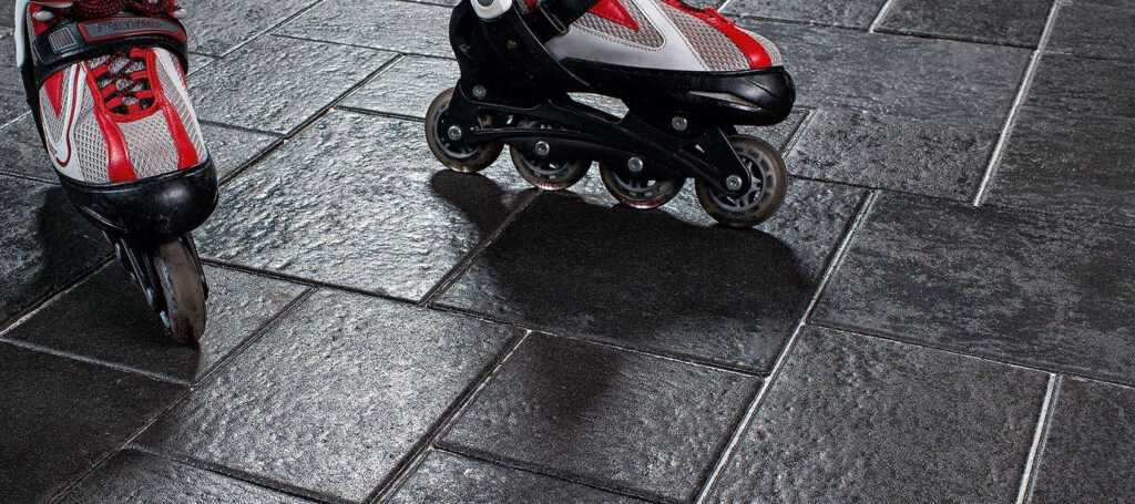 Inline Skates auf Terreassenplatten